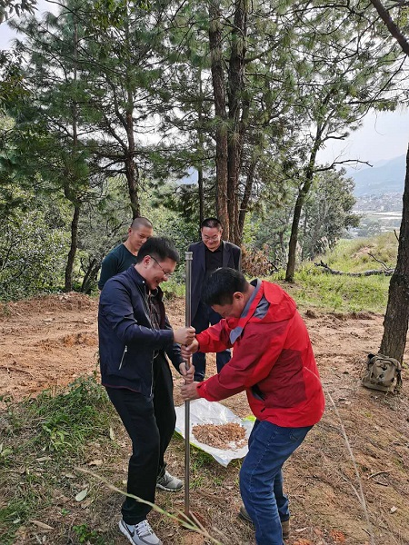 刘总施工第一口钻孔