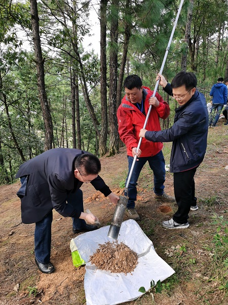 张总采集第一件样品
